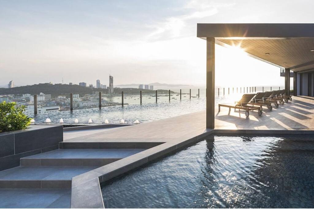 The Base Condo Center Of Pattaya Rooftop Swimming Pool المظهر الخارجي الصورة